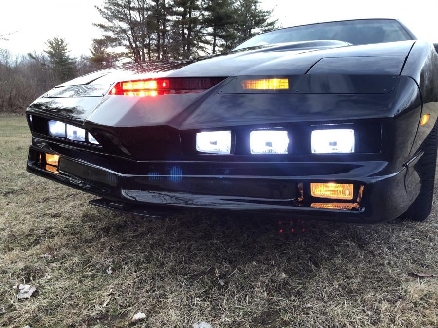 Детали экстерьера Pontiac Firebird Trans Am GTA KITT Tribute 1987 года  (фото 37 из 78)